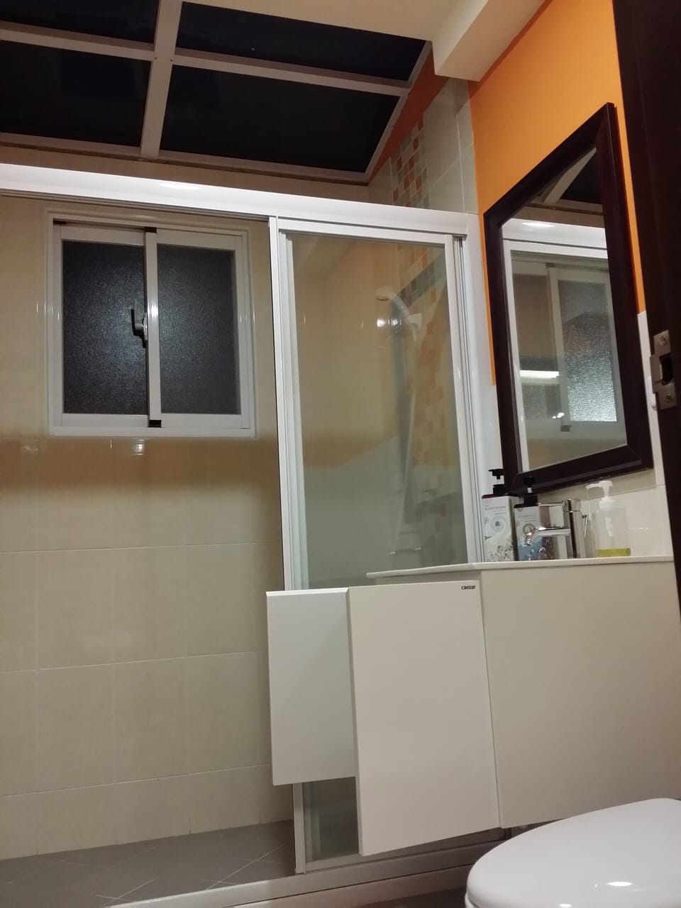Gallery Double Room | Bathroom | Shower, free toiletries, hair dryer, slippers