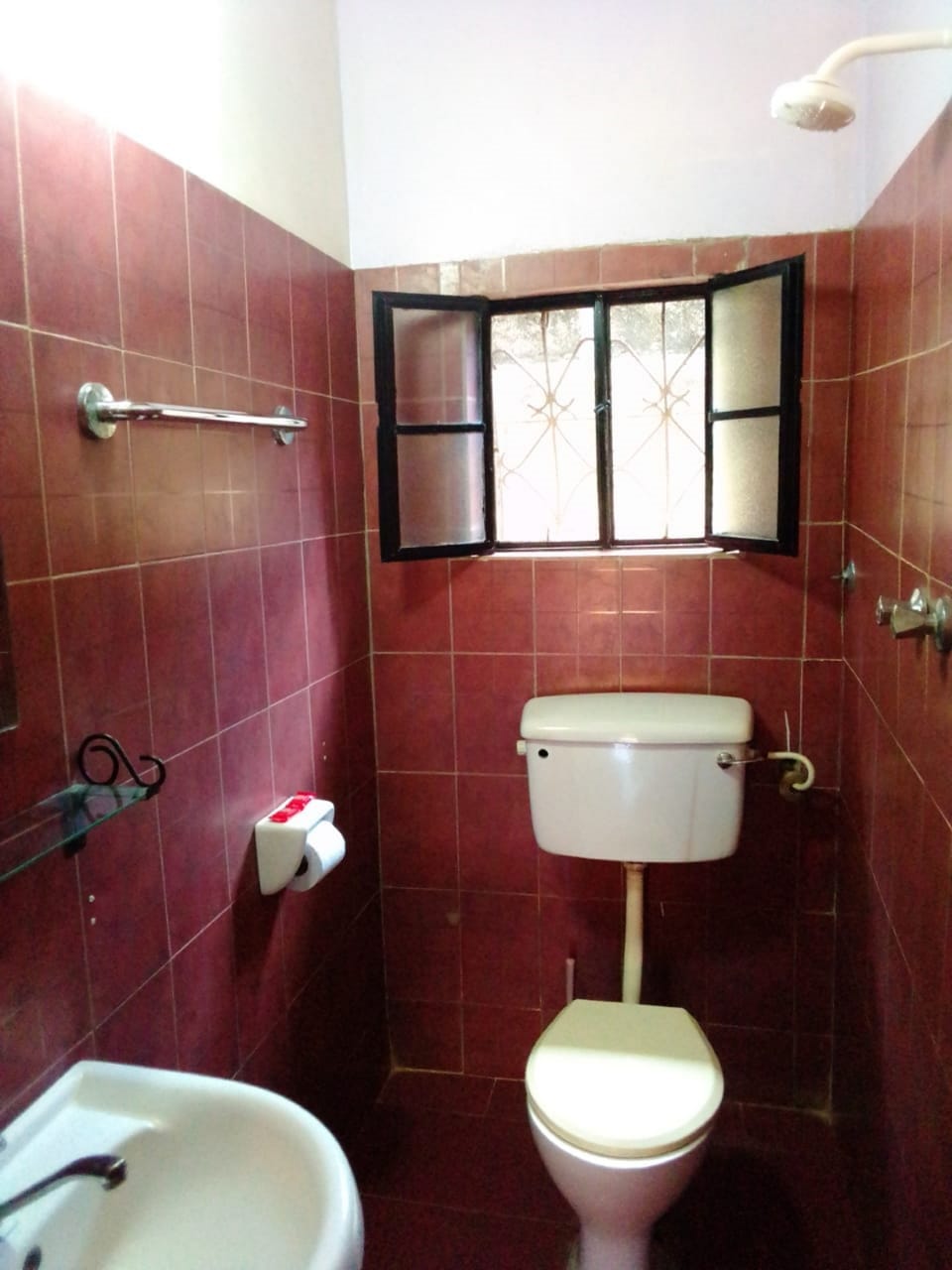Superior Single Room | Bathroom | Shower, rainfall showerhead, free toiletries, bathrobes