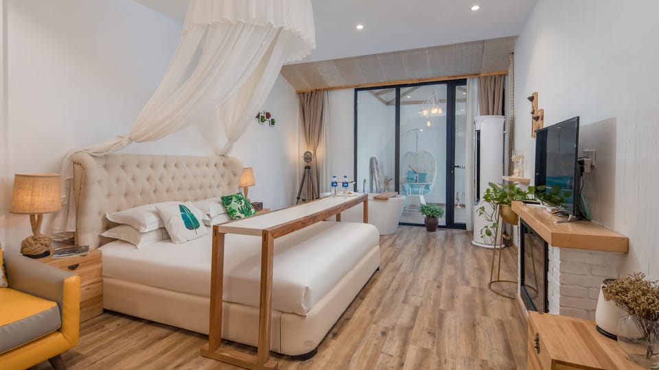 Classic Double Room -7(Mainland-Chinese Citizen Only) | Blackout drapes, WiFi (free), bed sheets