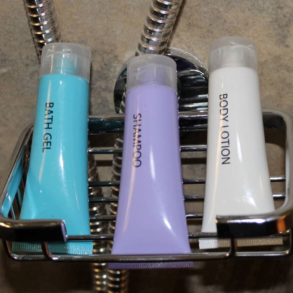 Shower, rainfall showerhead, free toiletries, slippers
