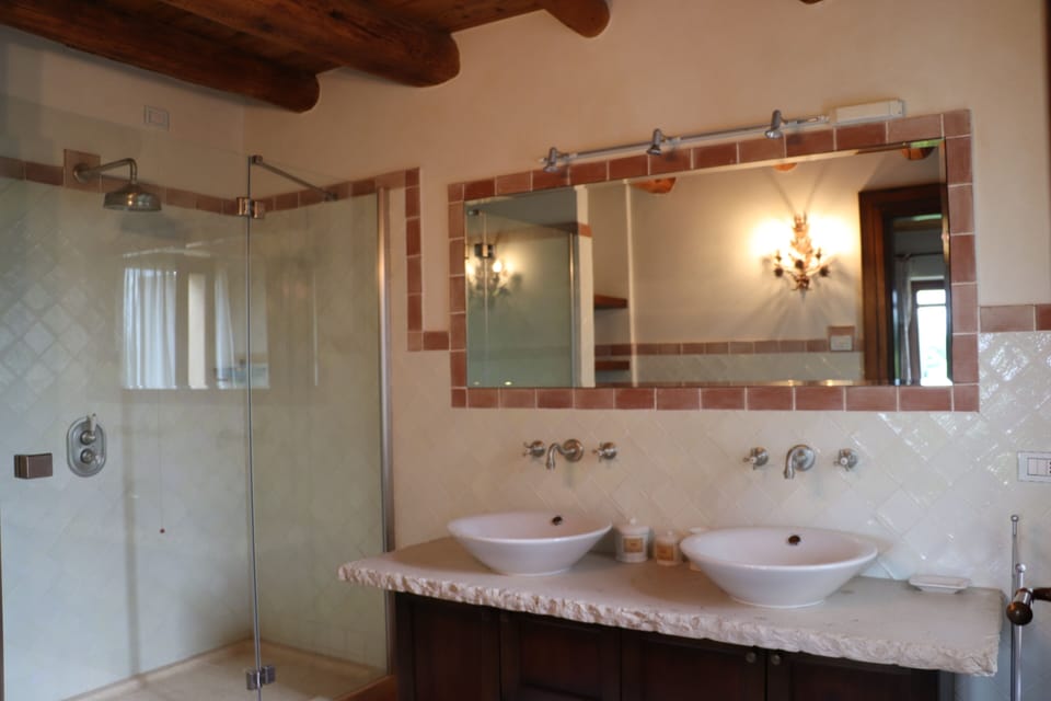 Superior Room | Bathroom | Bidet, towels, soap, toilet paper
