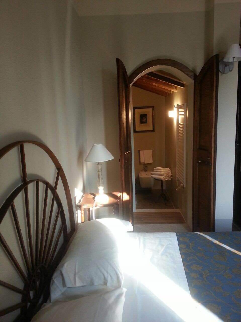 Soundproofing, free WiFi, bed sheets