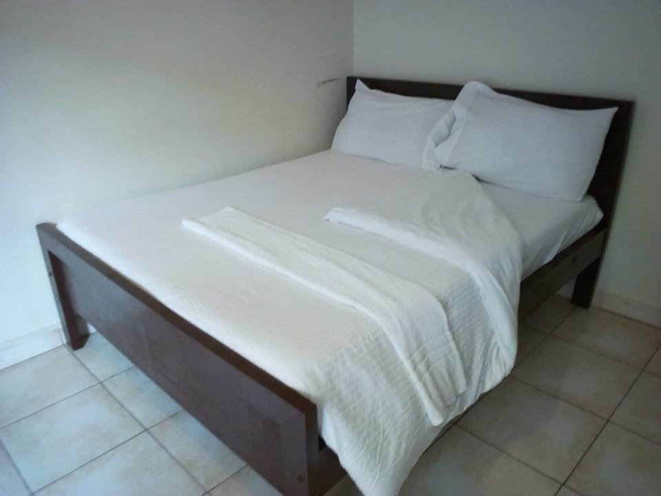 Double Room | Desk, free WiFi, bed sheets
