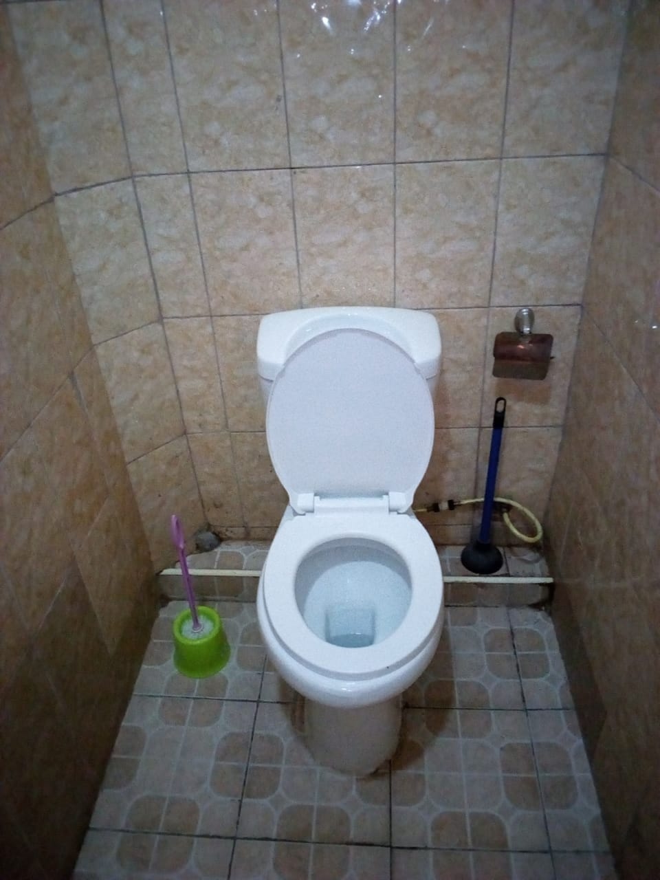 Double Room | Bathroom | Shower, free toiletries, slippers, towels