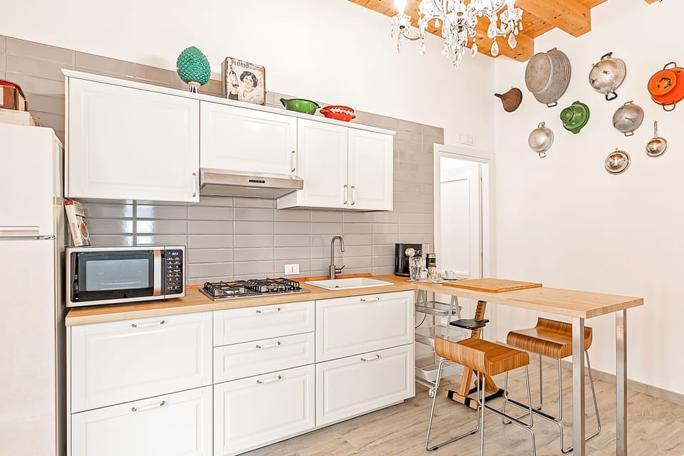 Apartment, 5 Bedrooms | Private kitchen | Full-size fridge, oven, stovetop, electric kettle