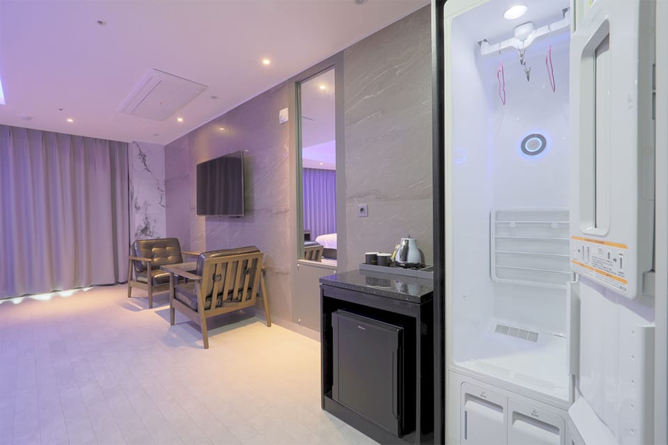 Signature Suite | Premium bedding, down comforters, in-room safe, individually furnished