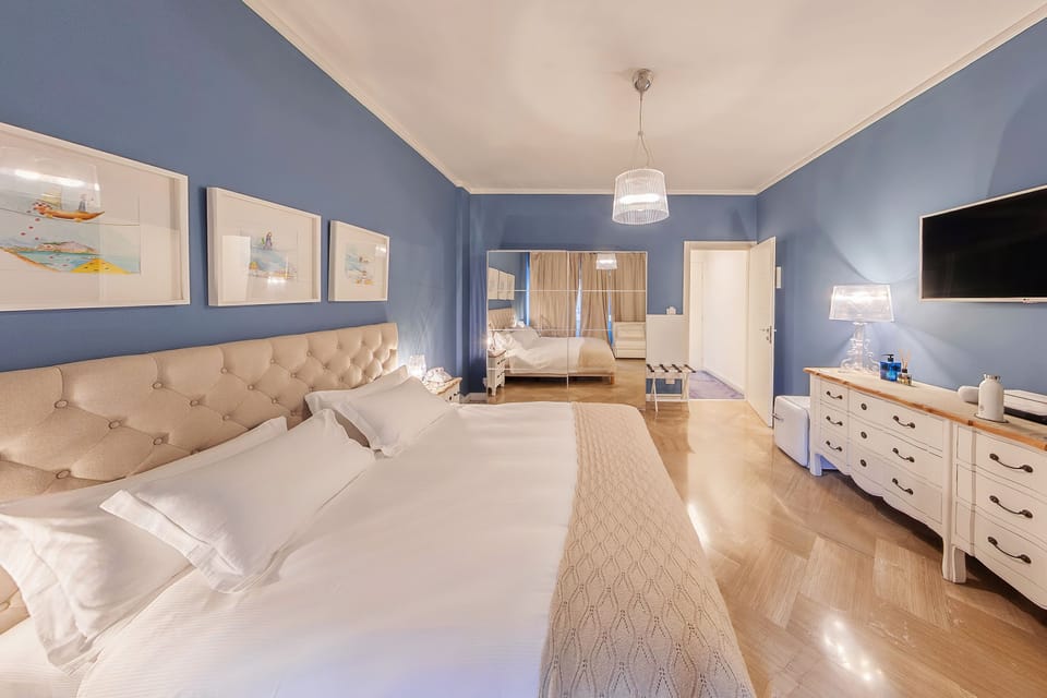Traditional Room, 1 King Bed | Frette Italian sheets, premium bedding, down comforters, pillowtop beds