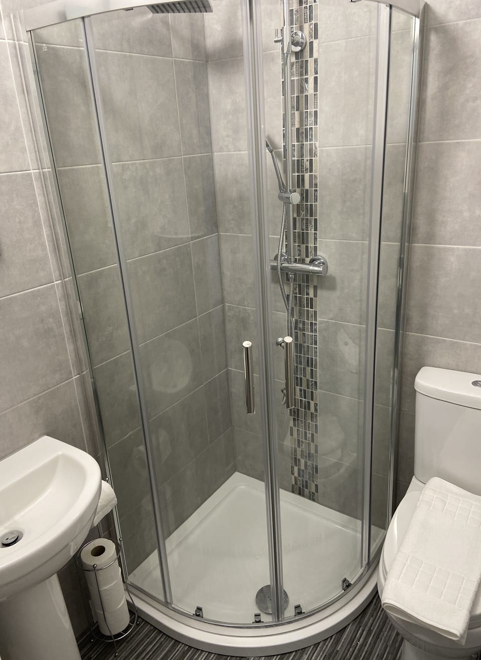 Classic Double Room | Bathroom | Free toiletries, hair dryer, towels, soap