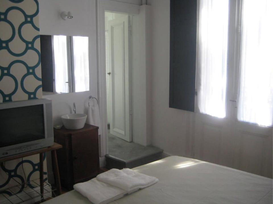 Basic Double Room | Desk, iron/ironing board, free WiFi, bed sheets