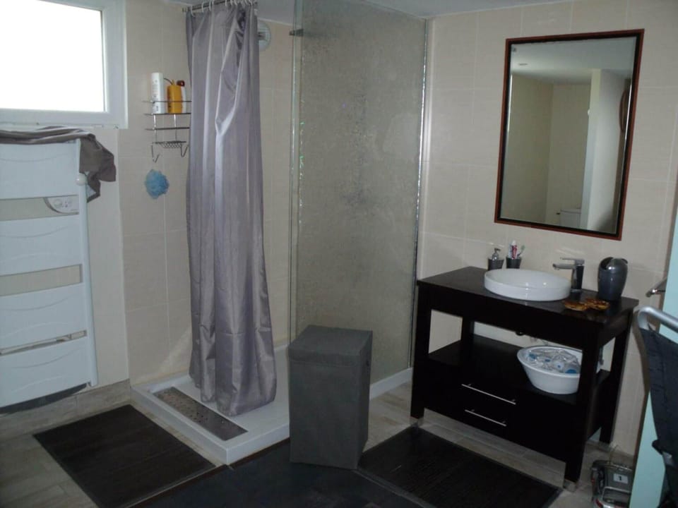 Comfort Room, 1 Double Bed, Non Smoking, Garden View (Essences de Rêves) | Bathroom | Shower, free toiletries, hair dryer, bathrobes