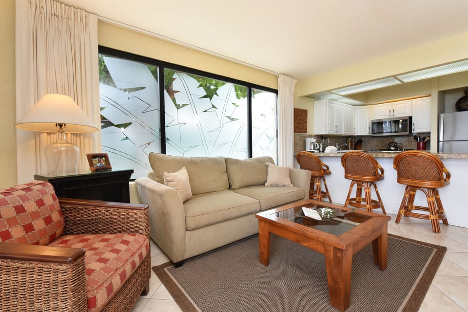 Condo, 1 Bedroom | Living area