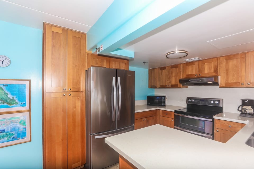 Condo, 2 Bedrooms | Private kitchen | Fridge, microwave, oven, stovetop