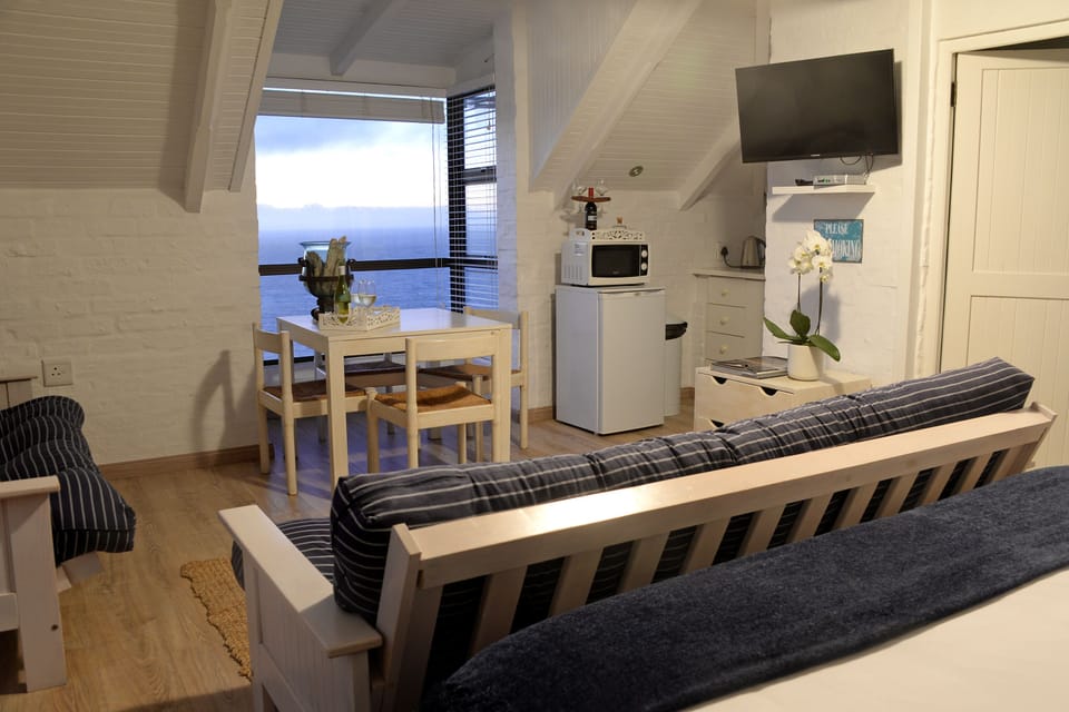 Studio (Seagull) | Living area | Flat-screen TV