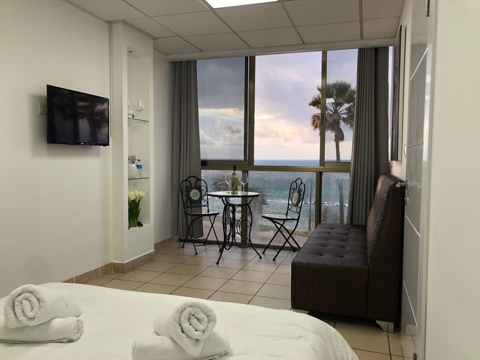 Luxury Studio Suite | Living area | LED TV, Netflix, pay movies