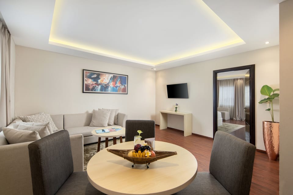 Suite Room | Premium bedding, minibar, in-room safe, desk