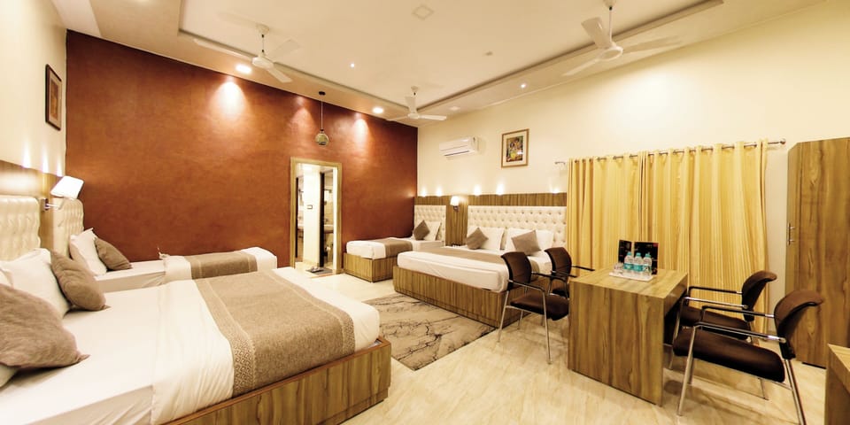 Family Room, 3 Double beds | In-room safe, desk, free WiFi