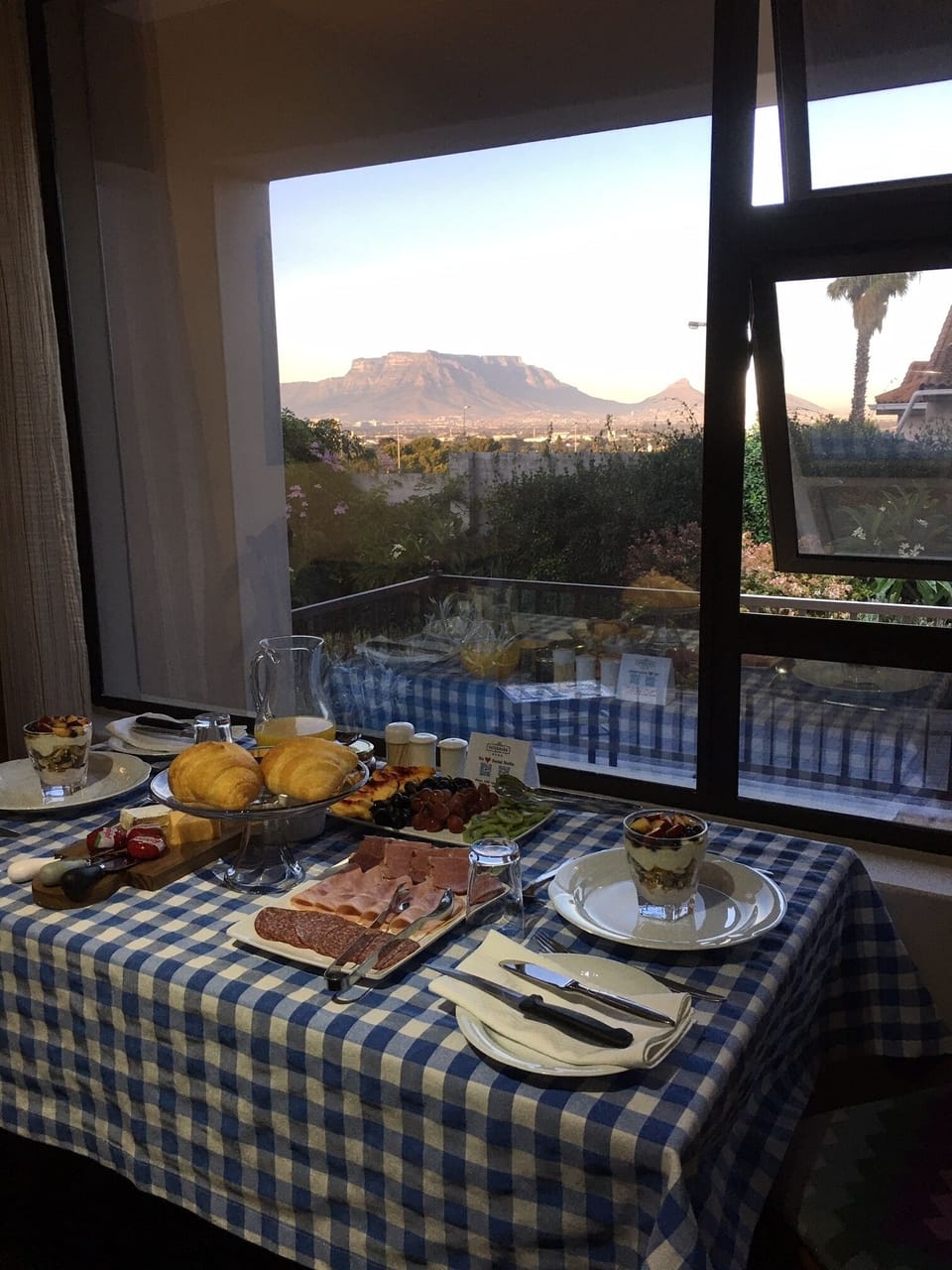 Free continental breakfast on weekends