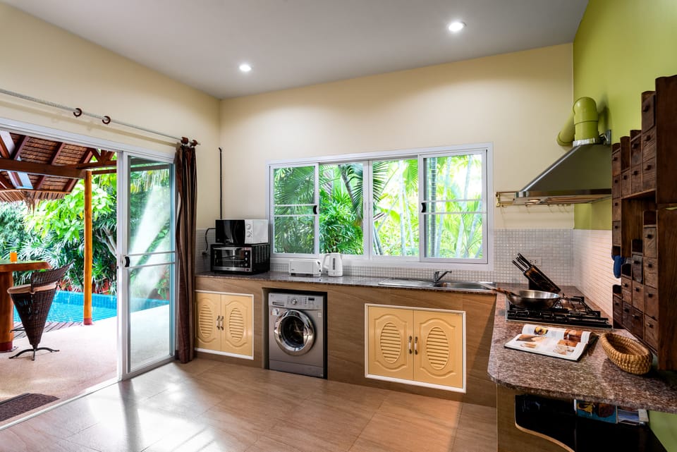 Family House | Private kitchen | Full-size fridge, microwave, stovetop, coffee/tea maker