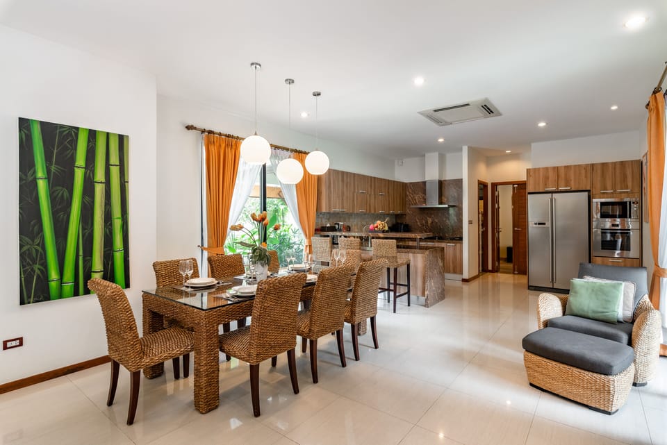 Villa, 5 Bedrooms, Non Smoking, Kitchen | In-room dining