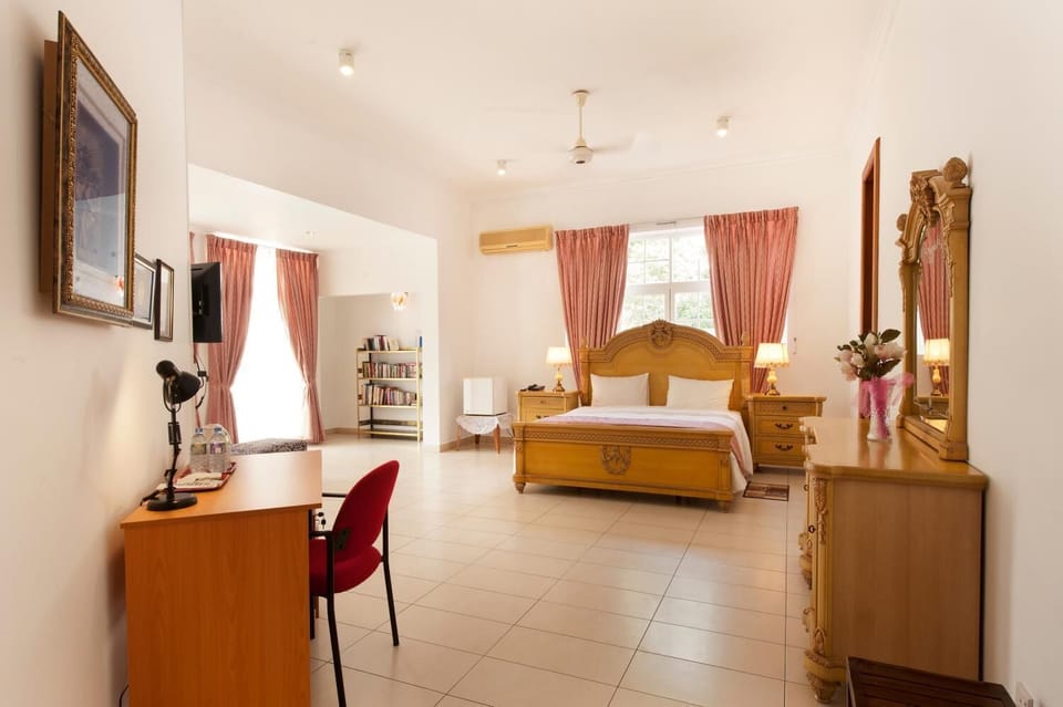 Deluxe Room | Desk, soundproofing, iron/ironing board, free WiFi
