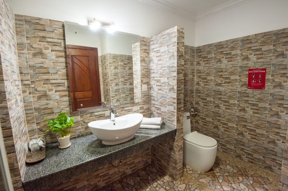Deluxe Double Room | Bathroom | Shower, bidet