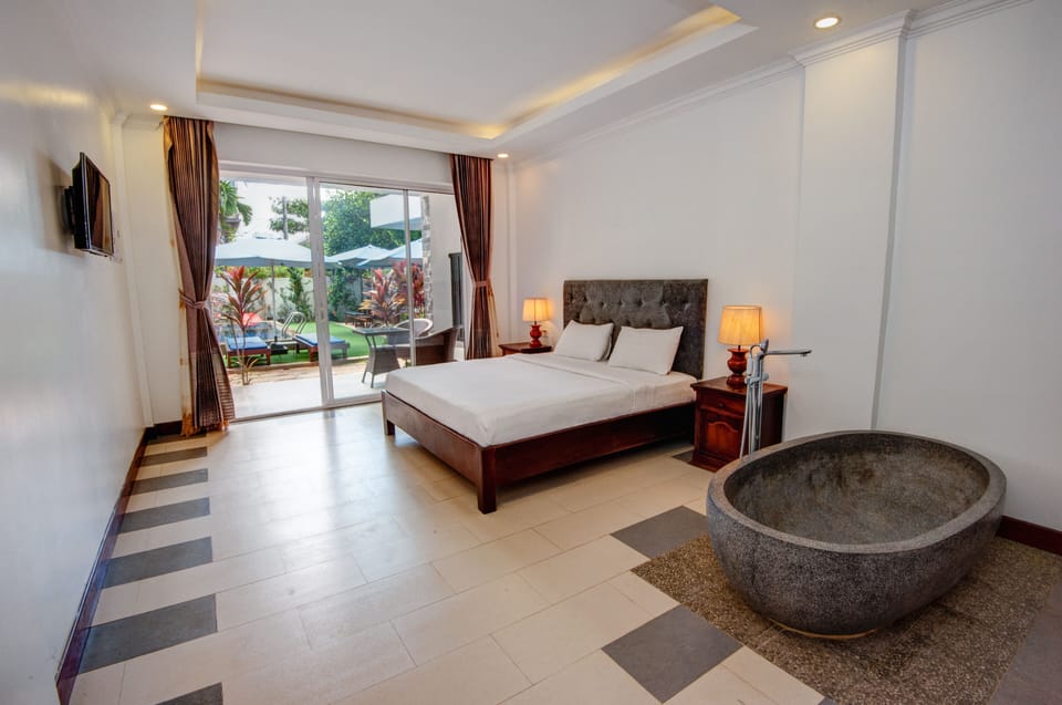 Deluxe Double Room | Free WiFi, bed sheets