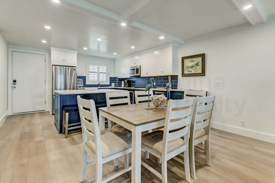 Condo, 2 Bedrooms | In-room dining