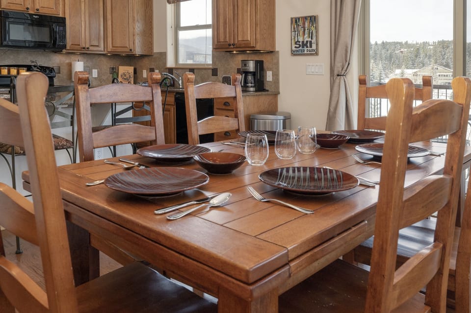 Condo, 2 Bedrooms | Dining