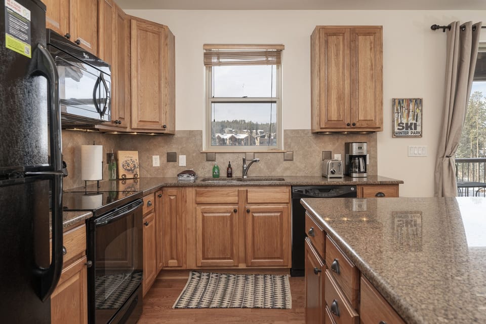Condo, 2 Bedrooms | Private kitchen | Fridge, microwave, oven, dishwasher
