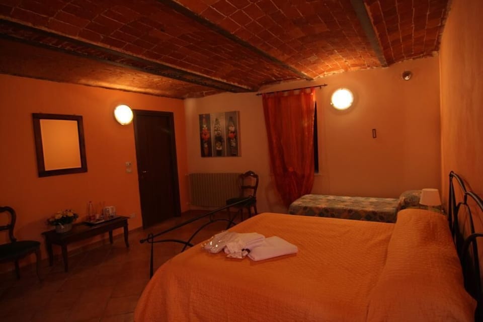 Double Room, Private Bathroom | Premium bedding, individually decorated, individually furnished