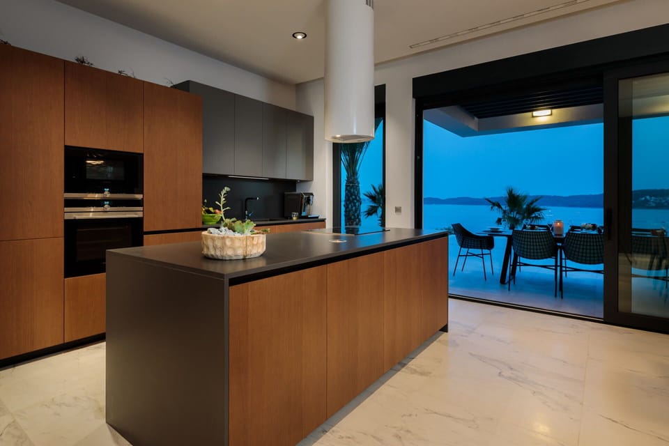 Villa, 5 Bedrooms | Private kitchen | Fridge, microwave, oven, stovetop