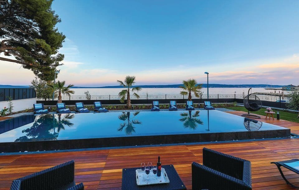Outdoor pool, sun loungers