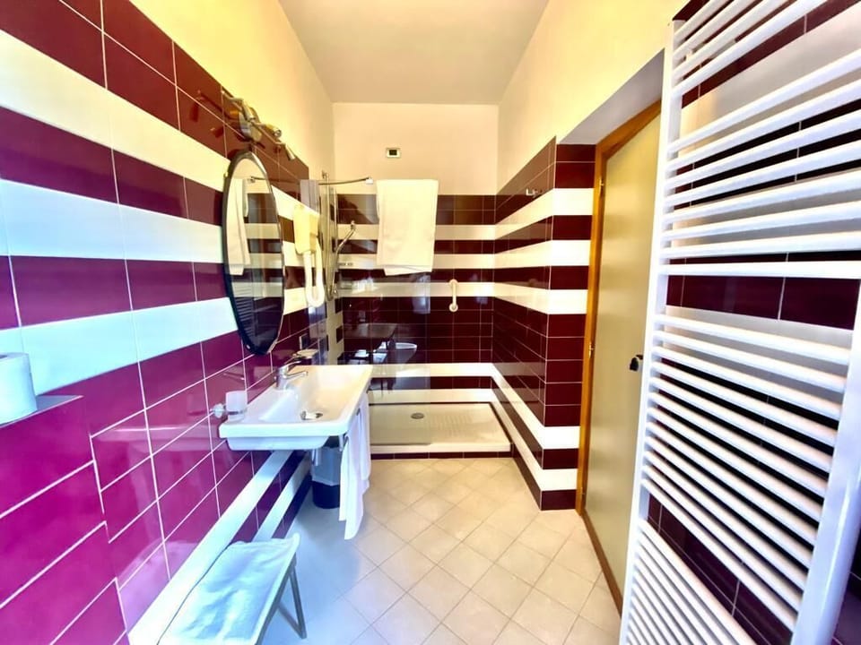 Double or Twin Room | Bathroom | Free toiletries, hair dryer, bidet, towels