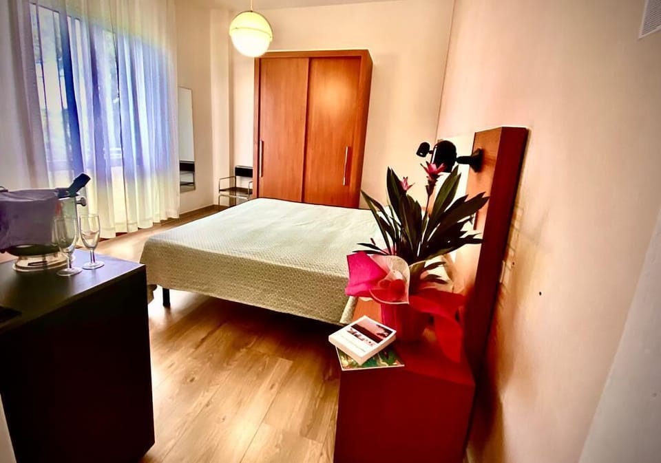 Triple Room | In-room safe, desk, free WiFi, bed sheets