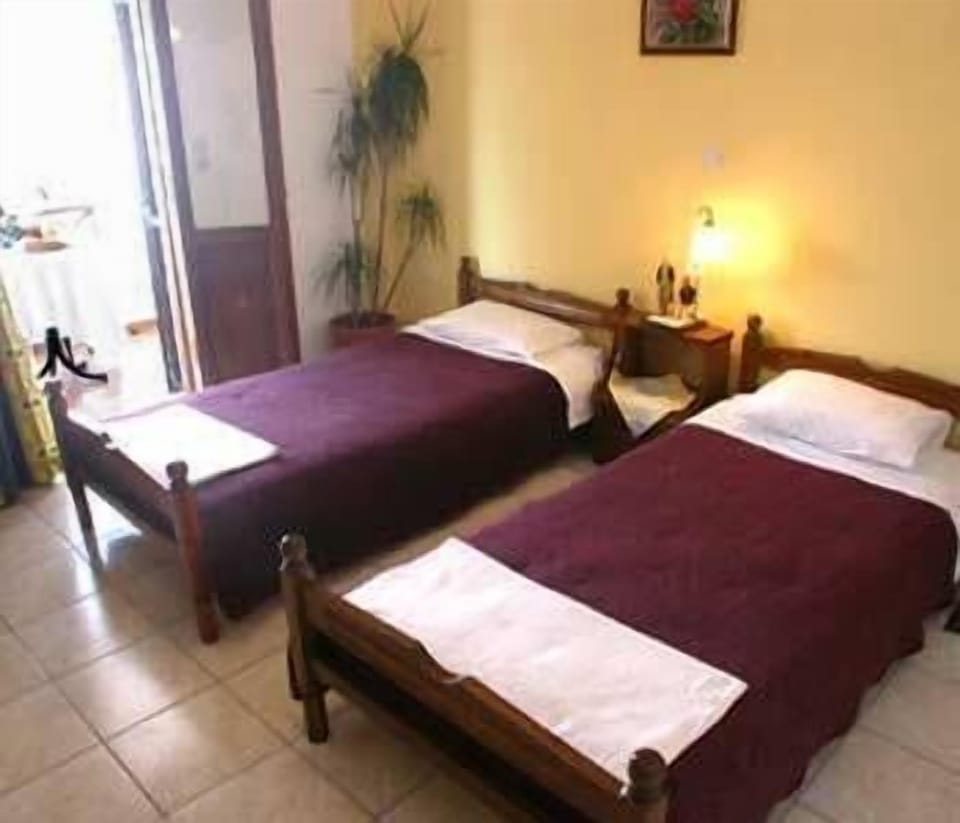 Standard Room | Iron/ironing board, rollaway beds, free WiFi, bed sheets