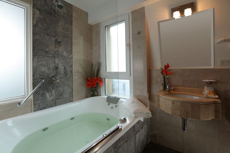 Suite, 1 Double Bed | Bathroom | Combined shower/tub, rainfall showerhead, free toiletries, hair dryer