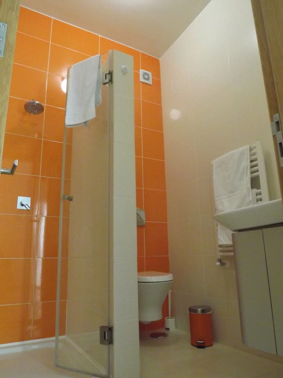 Shower, rainfall showerhead, hair dryer, towels