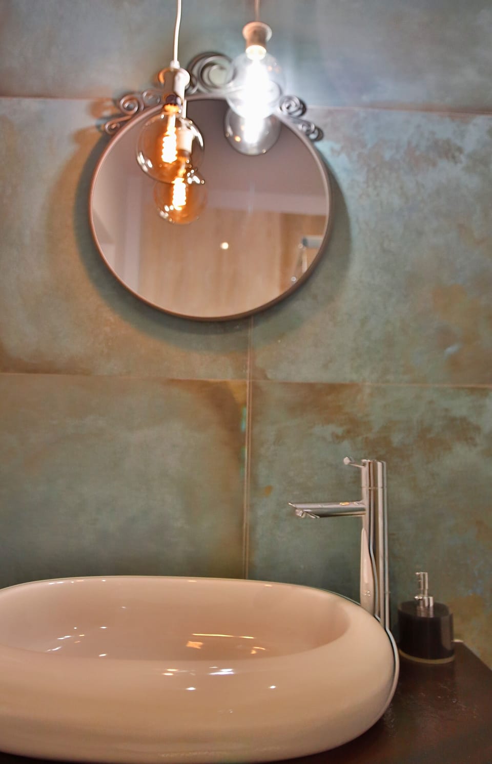 Superior Double Room | Bathroom | Shower, hair dryer, towels