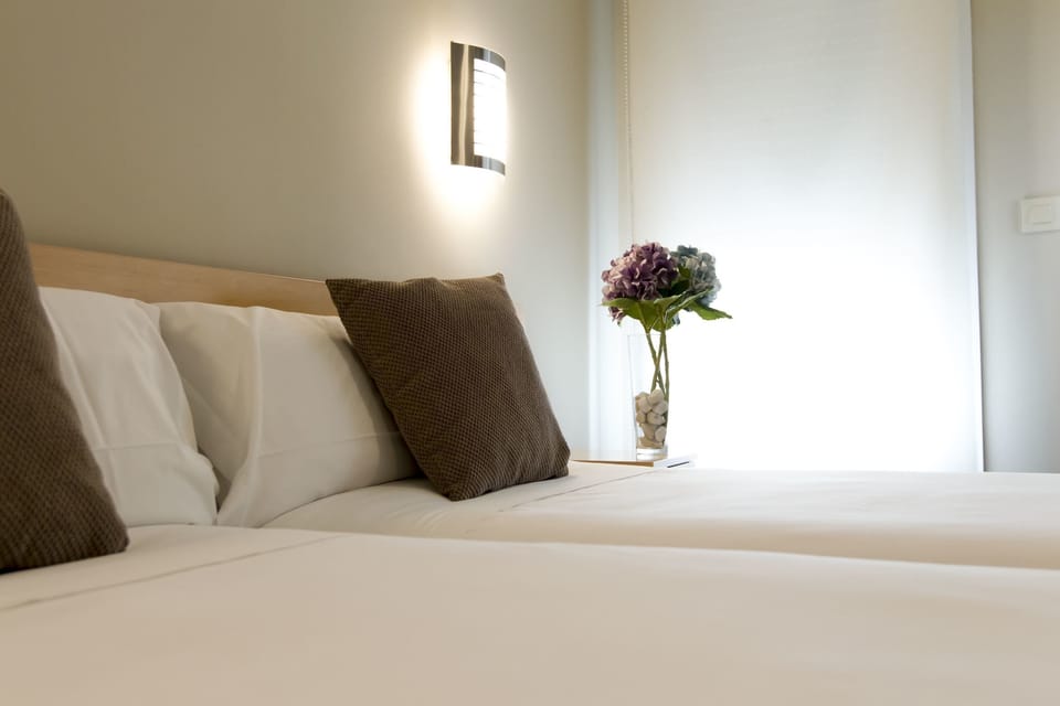 Standard Double Room | In-room safe, desk, laptop workspace, soundproofing