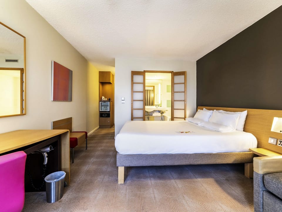 Superior Room, 1 Queen Bed with Sofa bed | Minibar, in-room safe, desk, laptop workspace