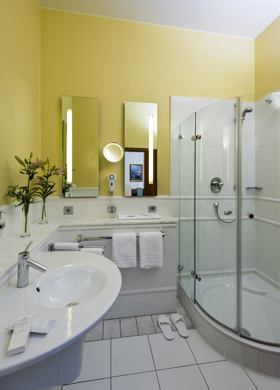 Deluxe Double Room, 1 Double Bed, Non Smoking | Bathroom | Deep soaking tub, free toiletries, hair dryer, towels