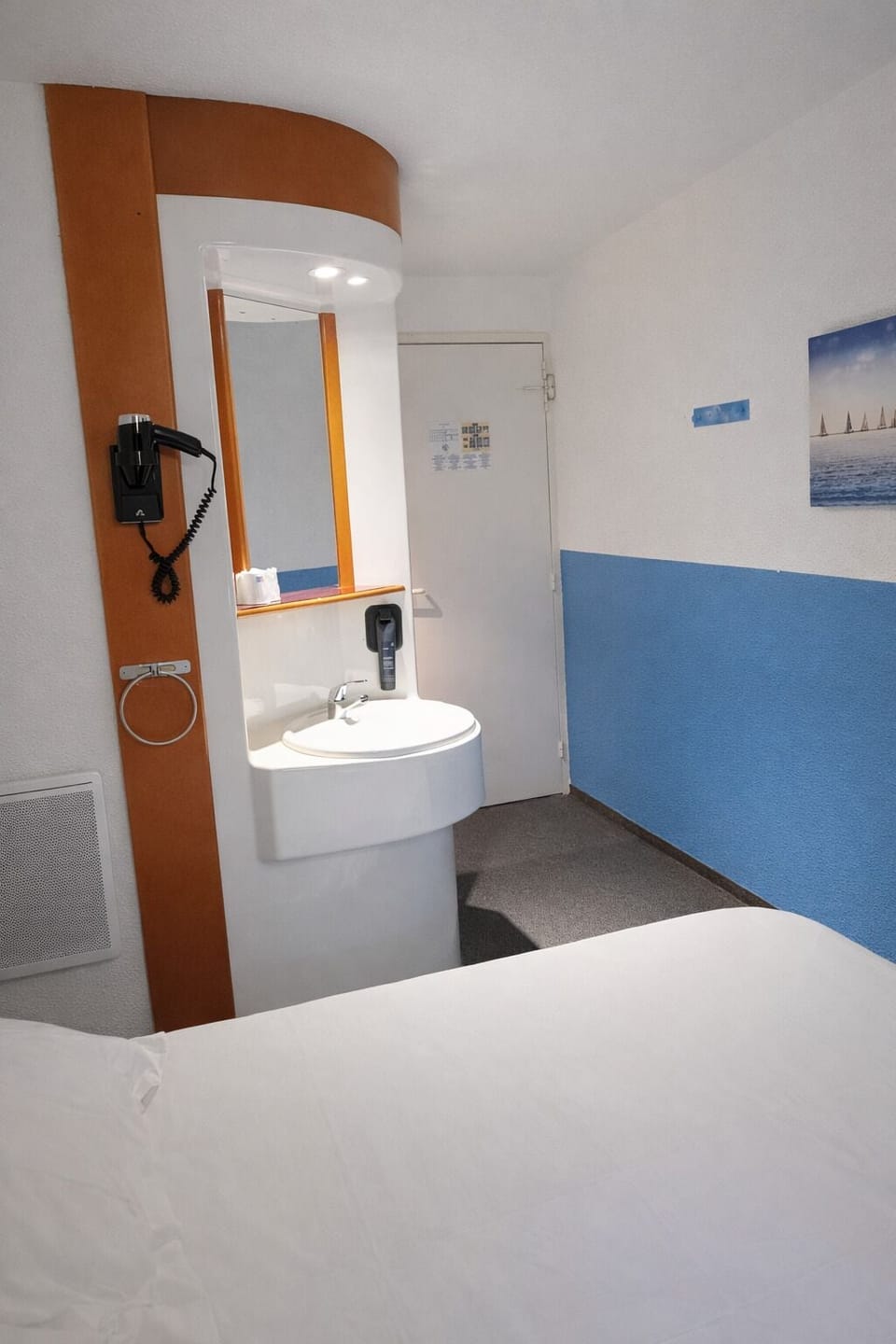 Desk, blackout drapes, free WiFi, bed sheets