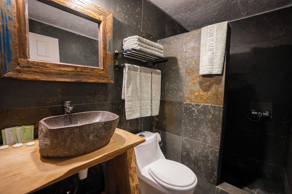 Standard Triple Room | Bathroom | Combined shower/tub, free toiletries, bathrobes, towels
