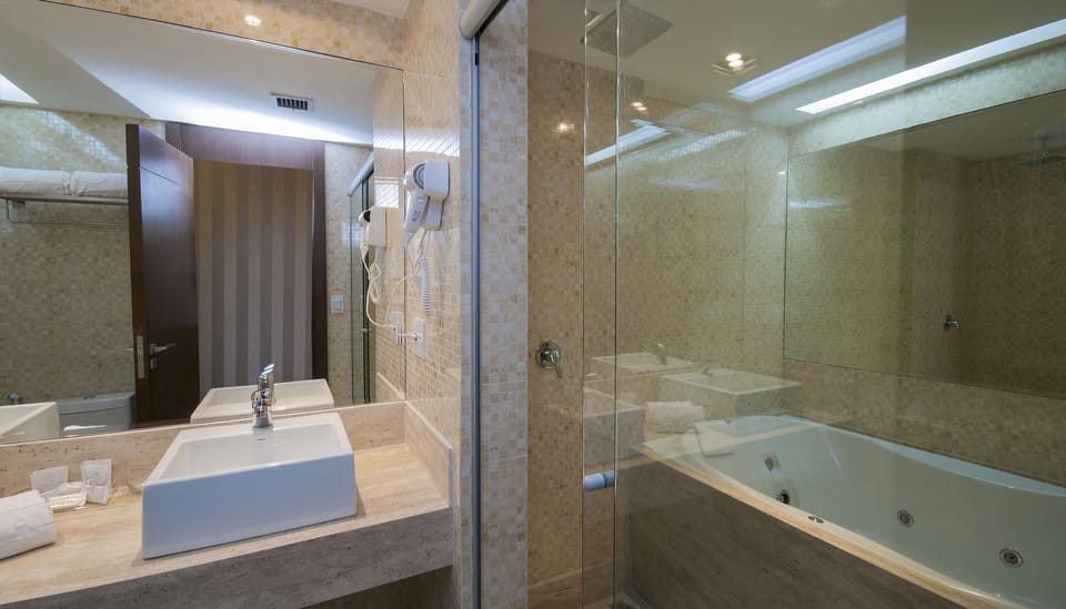 Suite, Jetted Tub | Jetted tub