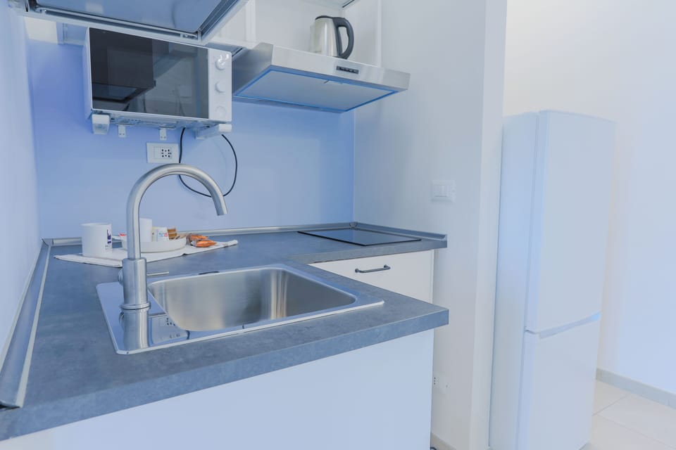 Studio | Private kitchen | Coffee/tea maker, electric kettle, cookware/dishes/utensils