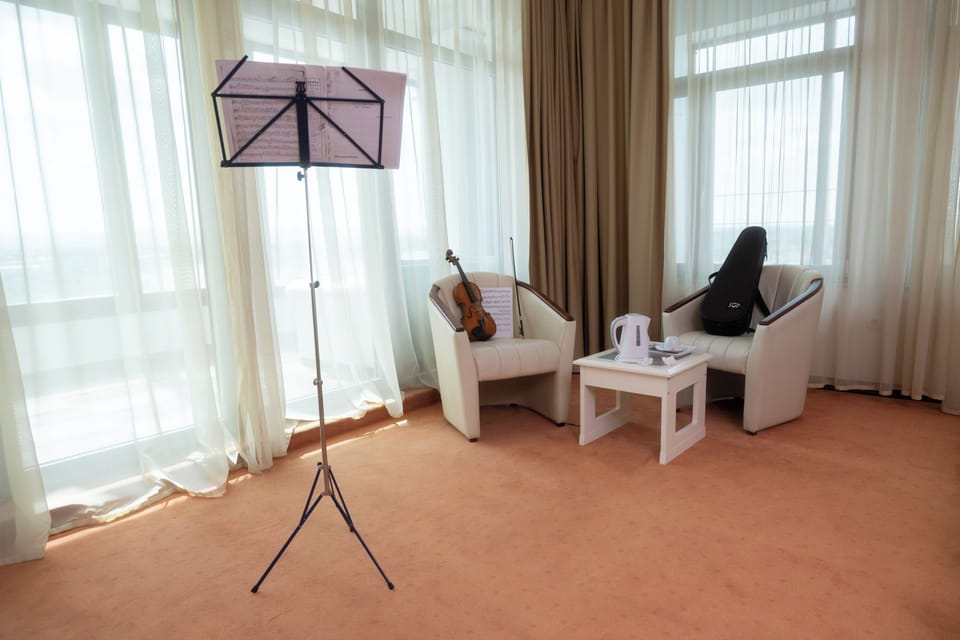 Comfort Apartment | Minibar, in-room safe, desk, laptop workspace