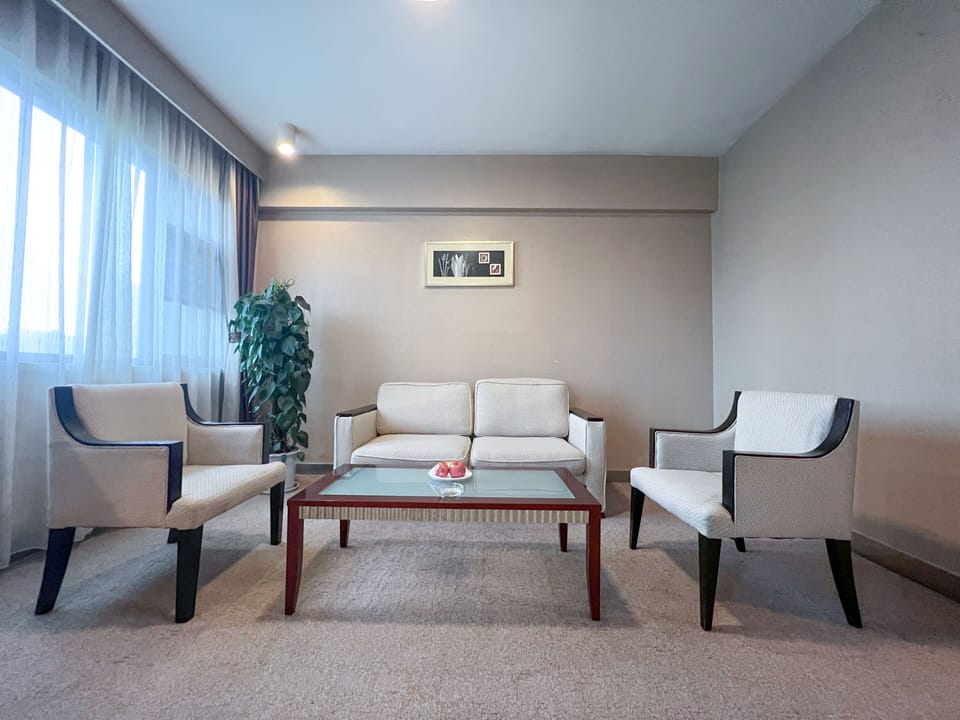 Down comforters, in-room safe, desk, laptop workspace