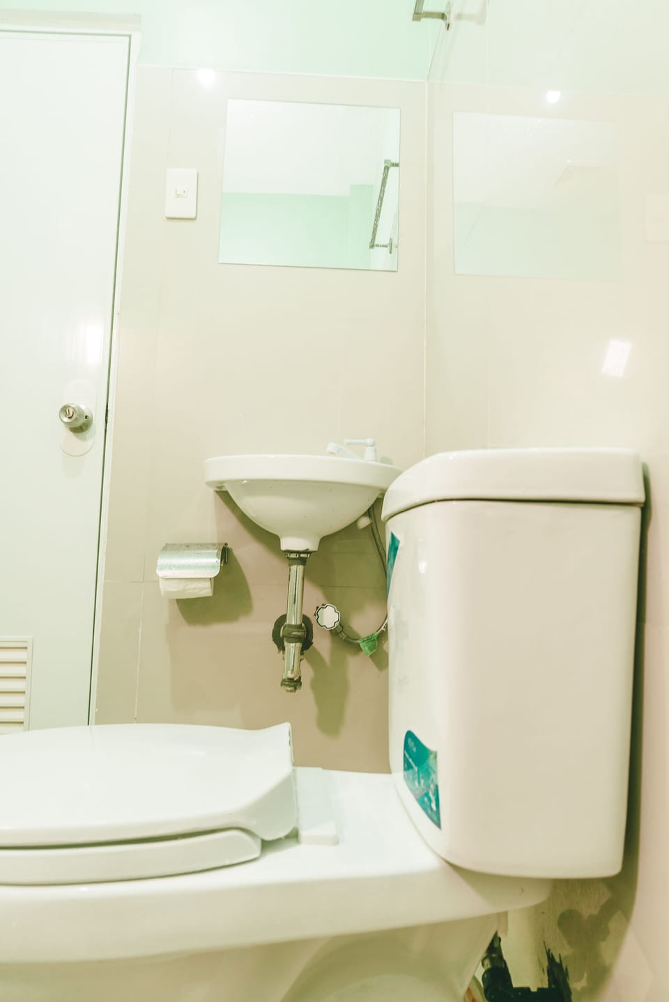 Deluxe Double Room | Bathroom | Shower, rainfall showerhead, free toiletries, towels