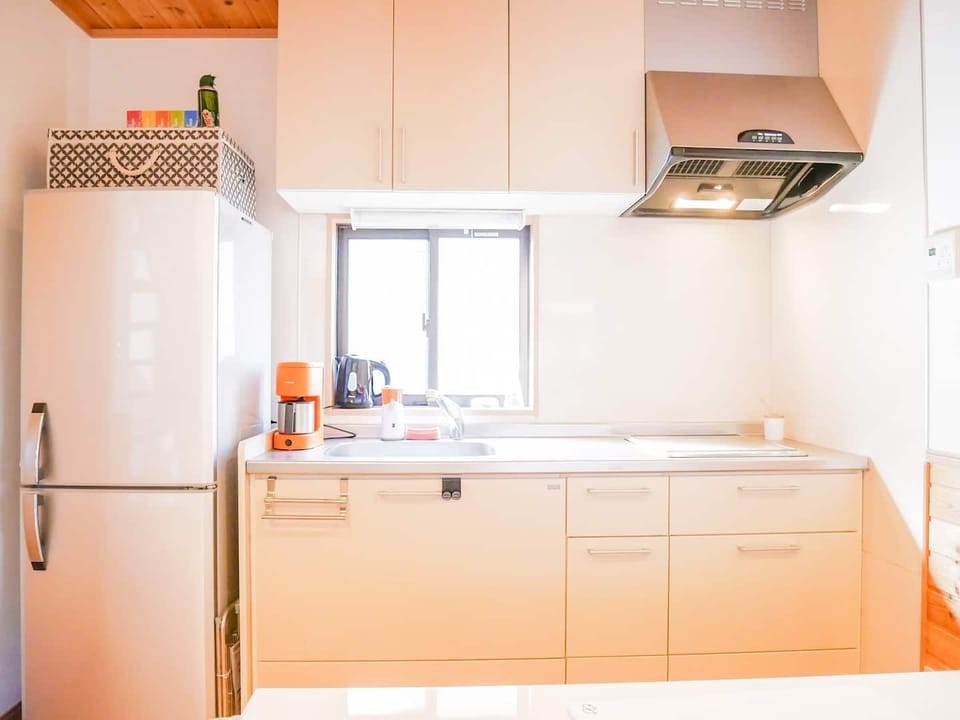 Private Vacation Home | Private kitchen | Fridge, microwave, stovetop, coffee/tea maker