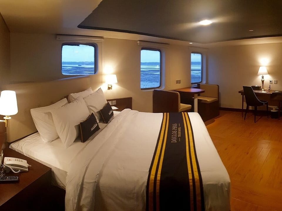 Minibar, in-room safe, desk, iron/ironing board (on request)
